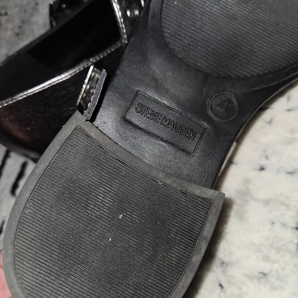 Steve Madden Kids Bitsy Mary Jane shoes in pewter silver color size 4 - Picture 3 of 3